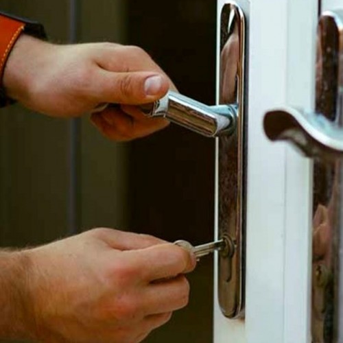 حکم تعویض قفل در منزل توسط شوهر چیست؟