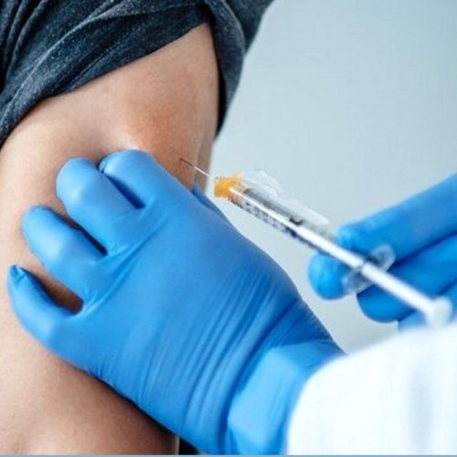 همه ایرانیان «دُز سوم» واکسن کرونا را می‌زنند