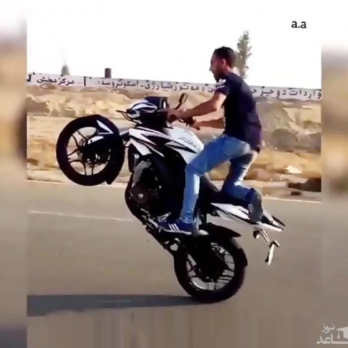 (فیلم) حرکات نمایشی و جنون‌آمیز یک موتورسوار در تهران