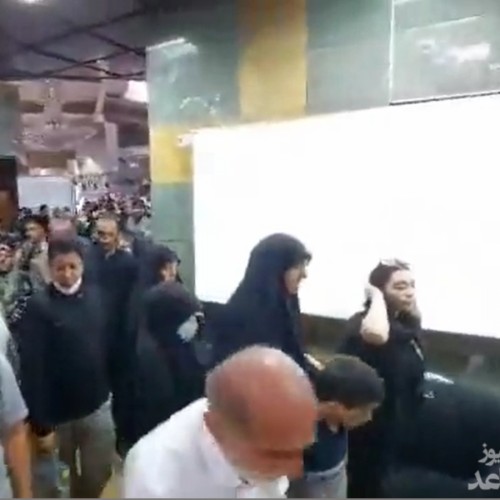 (فیلم) یک بانوی شل حجاب لیدر تظاهرات بر علیه اغتشاشگران: جمهوری اسلامی یجمعنا‎‎