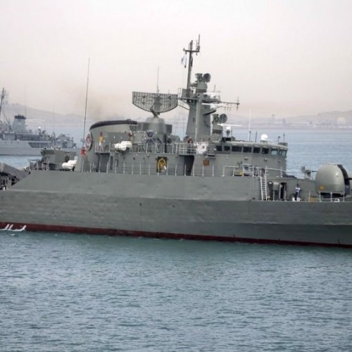 Iran Navy fends off pirate attack on Iranian oil tanker in Gulf of Aden