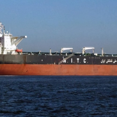 Iran Navy foils pirate attack on Iranian oil tanker en route to Gulf of Aden