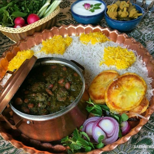 ईरानियन मुख्य पाठ्यक्रम: घोरमेह सब्ज़ी (पॉट रोस्ट और सब्जियो का स्टू)