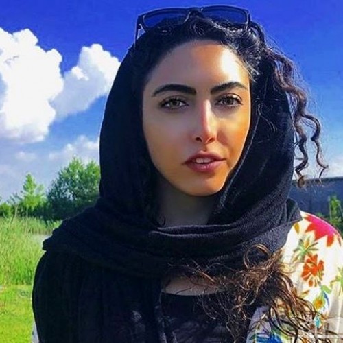 ژست عجیب غریب ساناز طاری جنجالی شد