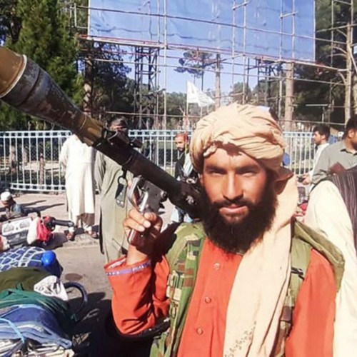 (فیلم) خانه مجلل ژنرال «عبدالرشید دوستم» زیر پای نیروهای طالبان