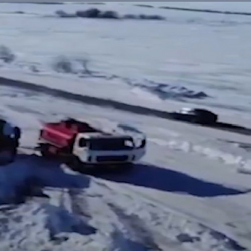 (فیلم) خودروهای مدفون شده در برف سنگین روسیه