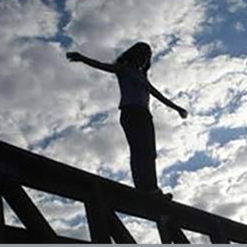 خودکشى دختر جوان مشهدی از بالای پل +فیلم