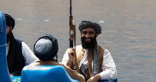 (عکس) خوش‌گذرانی نیروهای طالبان در پارک ملی