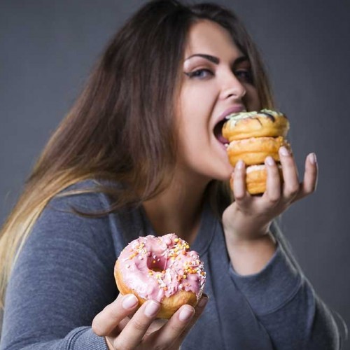 خطرت و عوارض خوردن شیرینی زیاد در بارداری