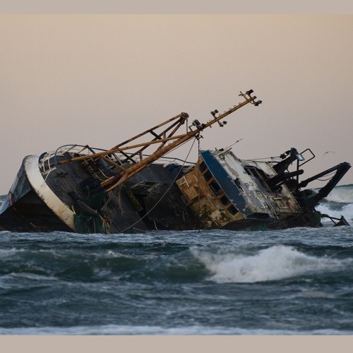کشتی حامل سوخت در آب‌های تونس غرق شد