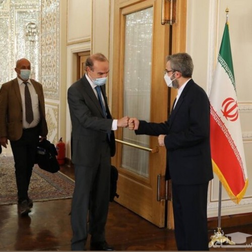 کیهان: از گوشه و کنار زمزمه توافق به گوش می‌رسد