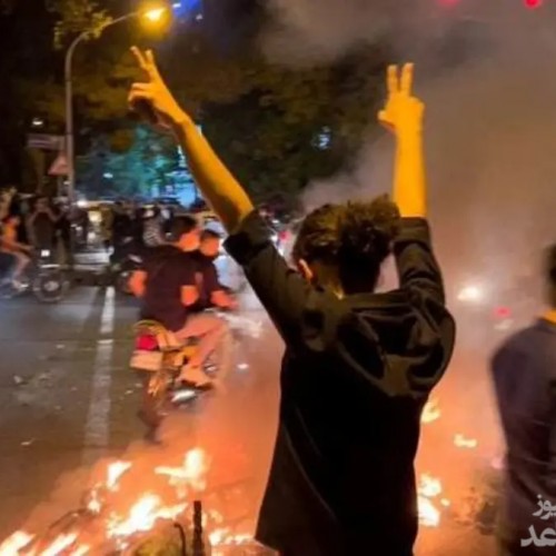 کیهان: به پلیس و بسیج اجازه برخورد پشیمان کننده با آشوبگران داده شود