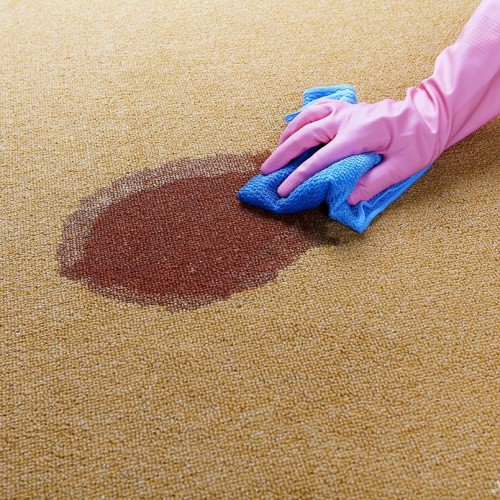 لکه آبمیوه را چگونه از روی فرش پاک کنیم؟