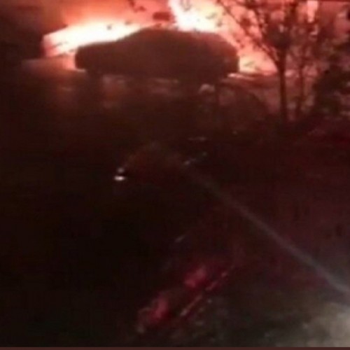 (فیلم) لحظه به آتش کشیدن چند خودرو در خیابان ستارخان تهران