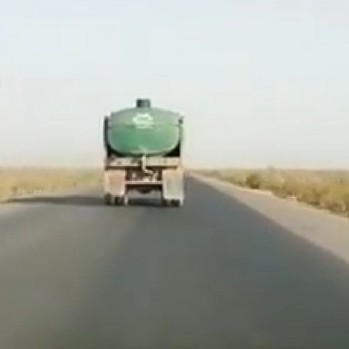 (فیلم) لحظه برخورد هولناک کامیون با سرویسِ کارگران در کرمان