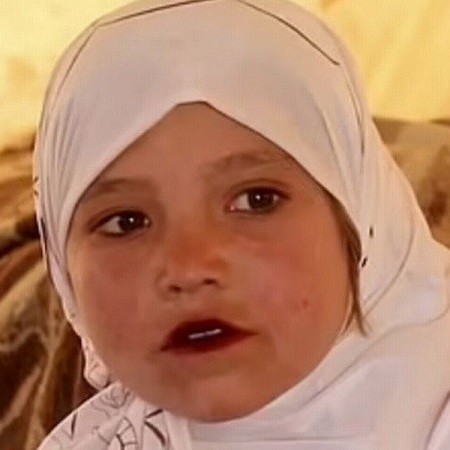 لحظه غم انگیز فروش دختر ۹ ساله افغان به مرد 55 ساله +عکس