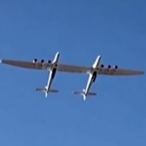 (فیلم) لحظه پرواز موفقیت آمیز بزرگ‌ ترین هواپیمای جهان