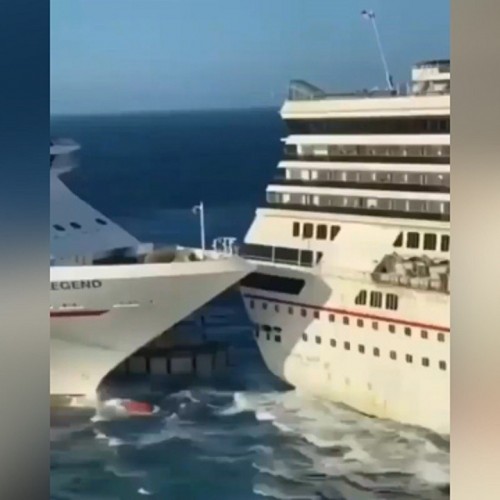 (فیلم) لحظه تصادف دو کشتی وسط دریا 