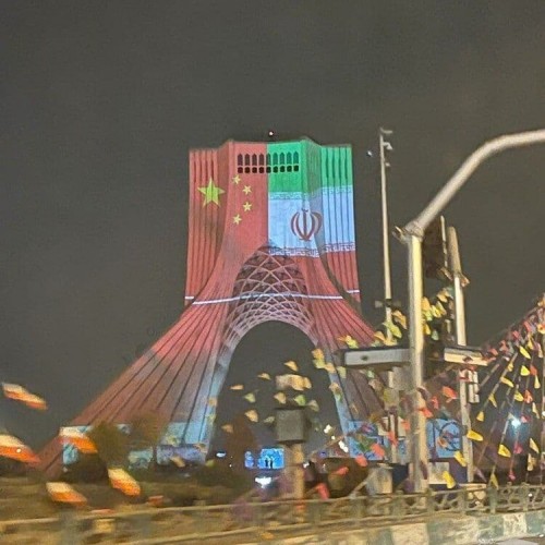 پشت پرده نورپردازی پرچم چین روی میدان آزادی!
