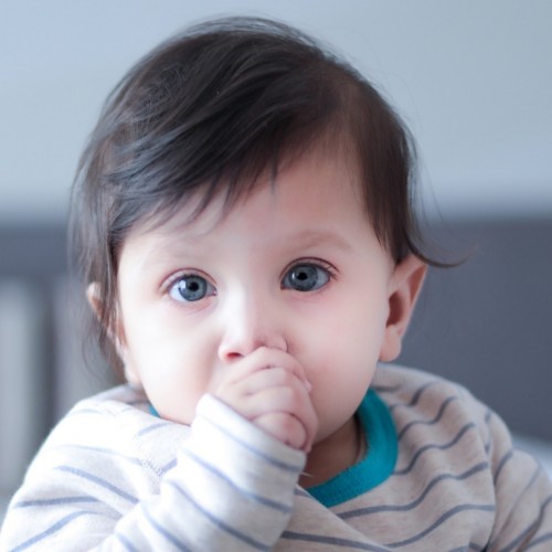 مکیدن انگشت شست و پستانک چه تاثیر مخربی بر روی دندان های کودک دارد؟