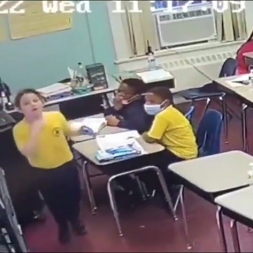 (فیلم) معلمی که دانش آموز در حال خفگی را نجات داد