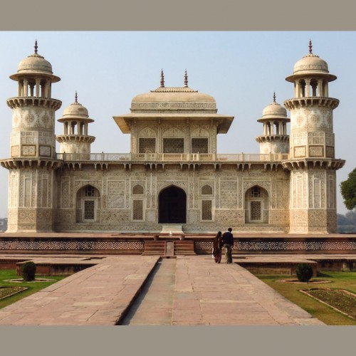 معرفی تاریخچه و معماری زیبای آرامگاه اعتمادالدوله در هند