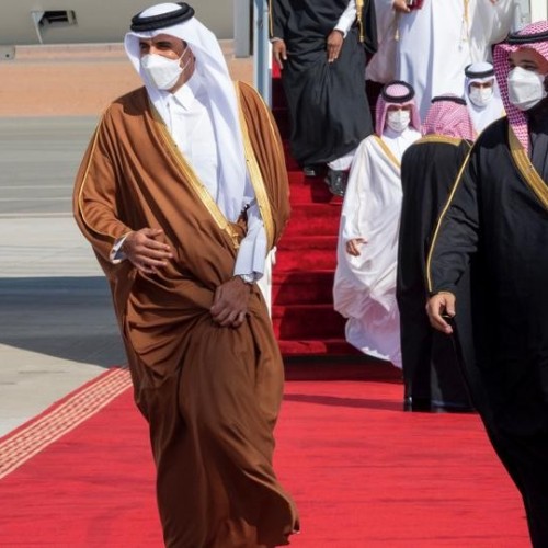 Mohammad Bin Salman Warmly Welcomes Qatar's Emir in Saudi Arabia