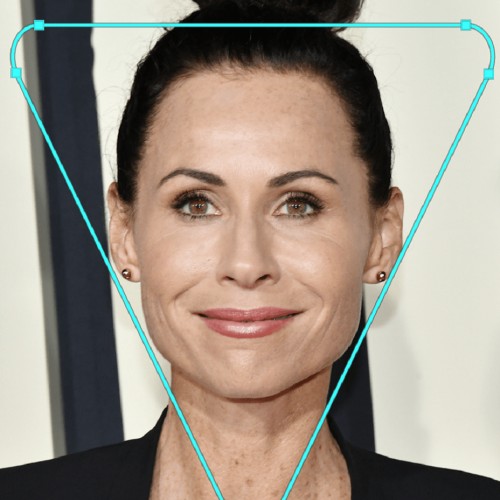 مشهور شدن یک دختر جوان بخاطر صورت مثلثی اش!