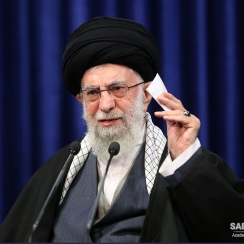नेता अयातुल्ला सैय्यद अली खामेनेई ने ईरान की स्थापना के गणतंत्रात्मक, इस्लामी पहलुओं पर जोर दिया, 18 जून के मतदान को 'निर्णायक' बताया
