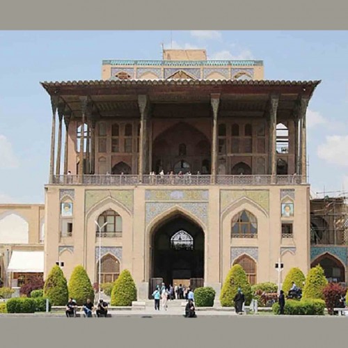 نگاهی کامل بر تاریخچه و معماری زیبای کاخ عالی قاپوی اصفهان