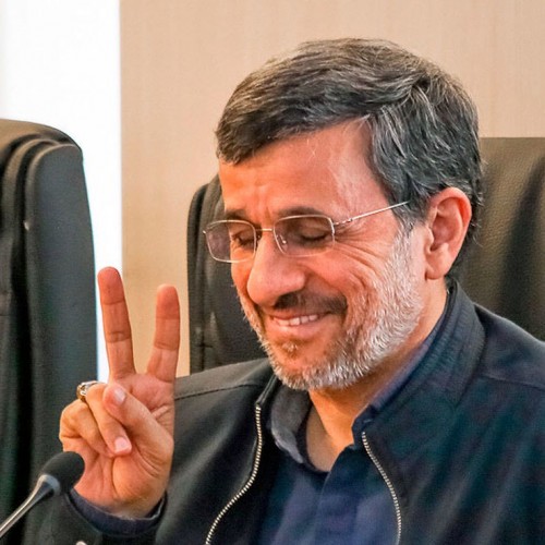 نمایش جدید احمدی‌نژاد برای نامزدی در انتخابات