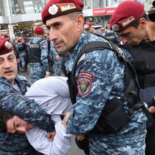 پلیس ارمنستان ۱۸۰ نفر را بازداشت کرد