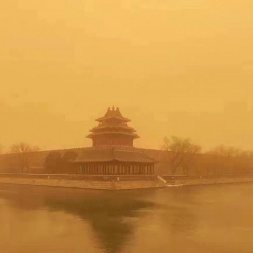पूरे उत्तरी चीन में एक दशक में सबसे बड़ा और सबसे ताक़तवर धूल का तूफान