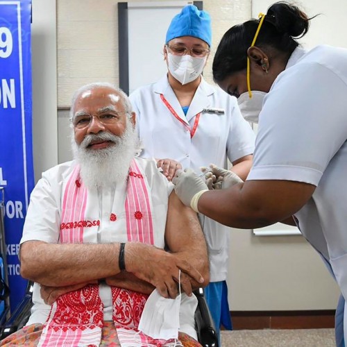 राज्य चुनाव के प्रतीकों के साथ पीएम मोदी का टीकाकरण : Pics
