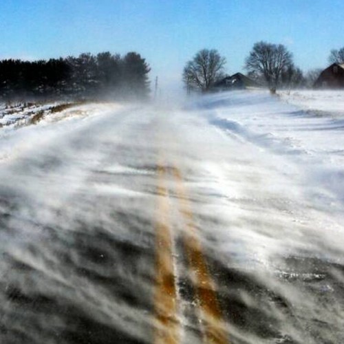 (فیلم) رانندگی در یک جاده یخی! 
