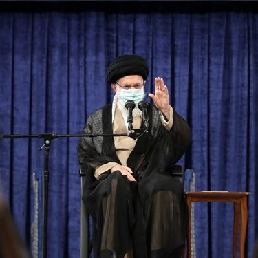 رهبر انقلاب: جمهوری اسلامی با الهام از اهل‌ بیت اژدهای هفت‌سر استکبار را عقب راند و پیشرفت کرد