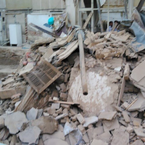 ریزش ساختمان فرسوده در تهران/ نجات معجزه آسای ۲نفر از زیرآوار