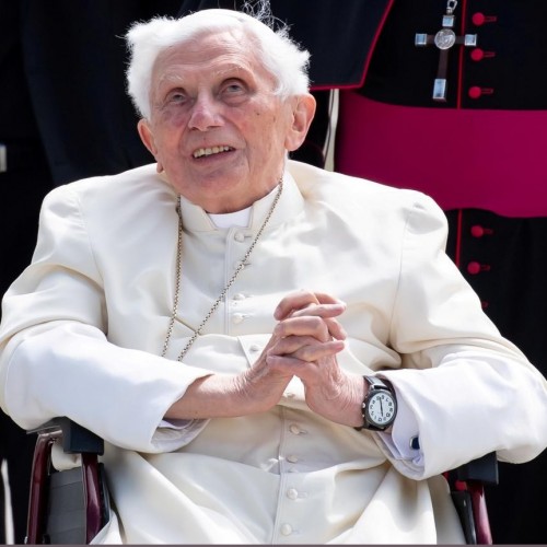 رسوایی جنسی در کلیسا/ پاپ سابق طلب عفو و بخشش کرده است