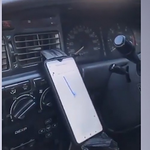 (فیلم) ساخت نگهدارنده موبایل در خودرو، تنها با یک کیسه پلاستیکی!