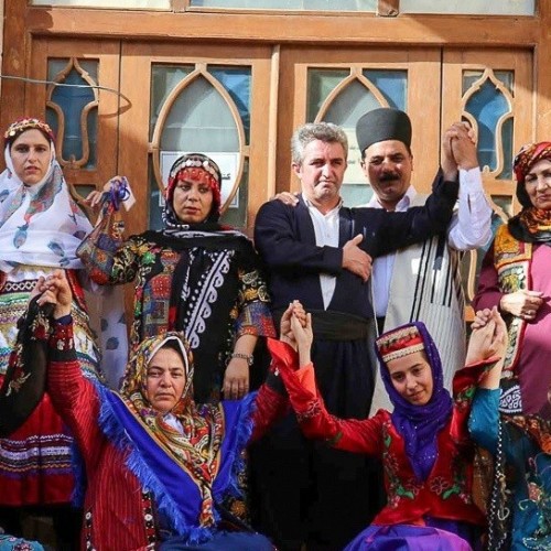 संयुक्त अल्पसंख्यक वर्ग बनरहा हे एक आनंदमय वयस्कता : ईरान के लोग
