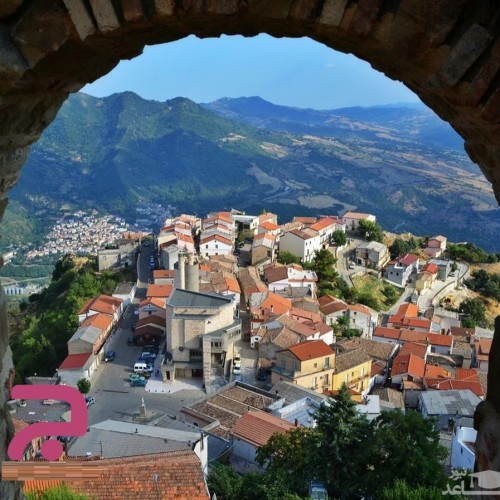 سفر ماجراجویان به شهر کوچک نفرین شده در ایتالیا