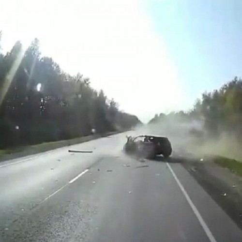 (فیلم) شاخ به شاخ شدن وحشتناک دو خودرو 