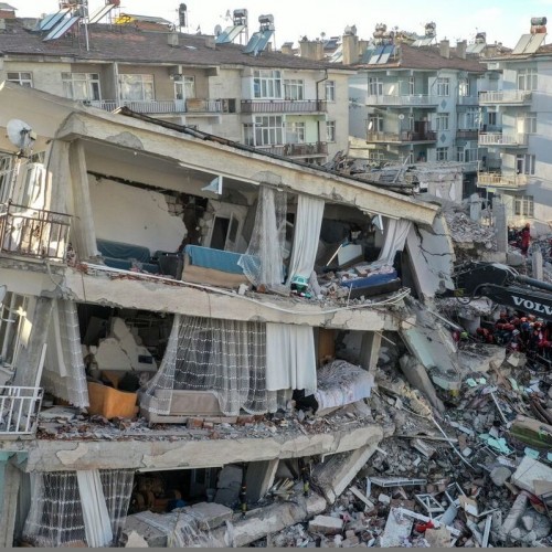 شمار قربانیان زلزله ازمیر به ۱۰۰ نفر افزایش یافت