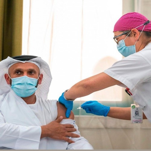 شرکت جسورانه وزیر بهداشت امارات در آزمایش واکسن کرونا