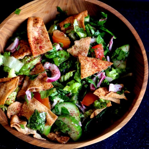 Simple Arabic Salad with Spicy Dressing