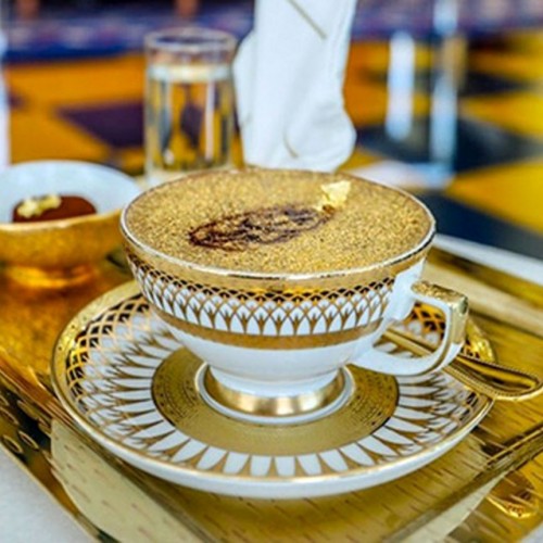 (فیلم) سرو نوشیدنی با ورق طلا در رستوران فوق لاکچری در تهران!