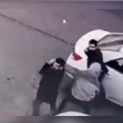(فیلم) سرقت تلفن همراه با چاقو در اسلامشهر 