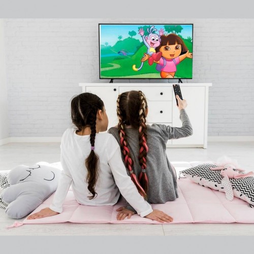 تماشا کردن تلویزیون توسط بچه ها چه مزایا و معایبی دارد؟