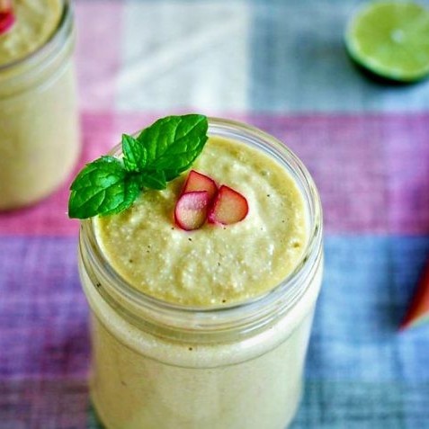 طرز تهیه اسموتی ریواس لذیذ