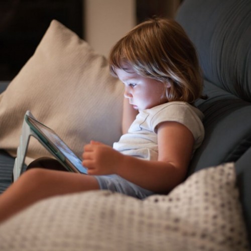 تاثیرات منفی استفاده از موبایل پیش از خواب بر کودکان